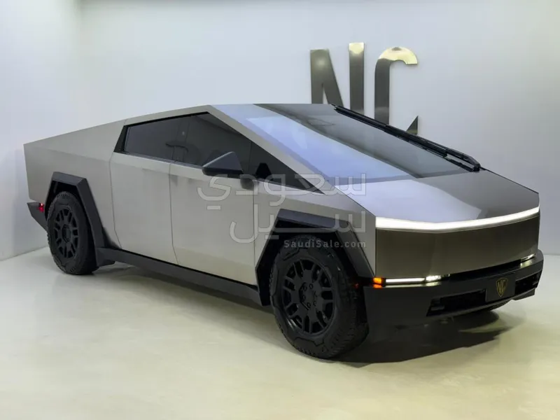 2024 تيسلا سايبر تراك