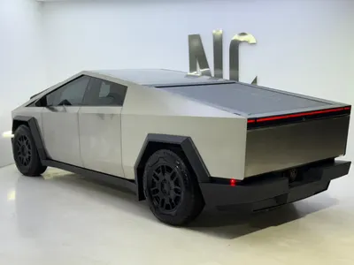 2024 تيسلا سايبر تراك