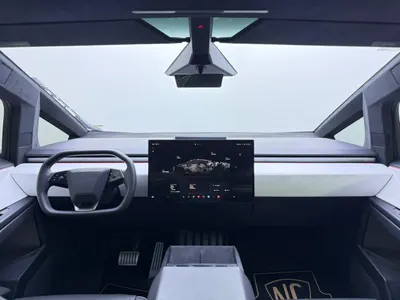 2024 تيسلا سايبر تراك