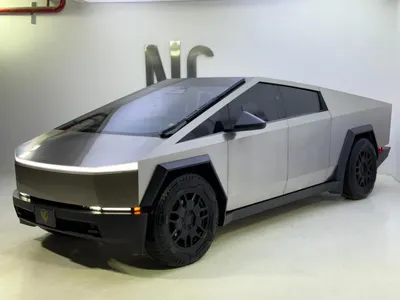 2024 تيسلا سايبر تراك