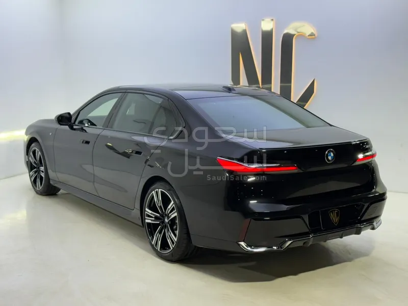2024 بي ام دبليو الفئة السابعة 735أي