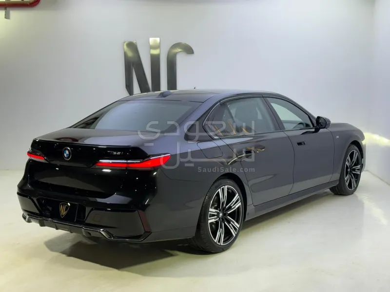2024 بي ام دبليو الفئة السابعة 735أي