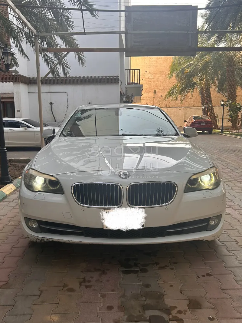 2013 بي ام دبليو الفئة الخامسة 520 أي