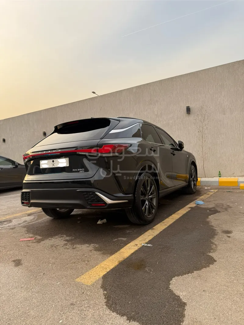 2023 لكزس أر إكس 350 إف