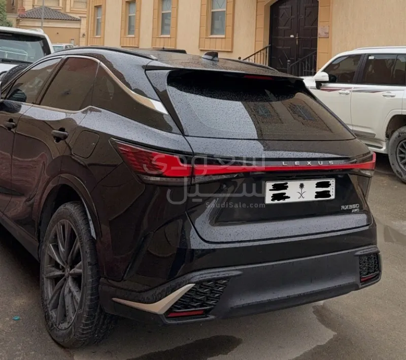 2023 لكزس أر إكس 350 إف