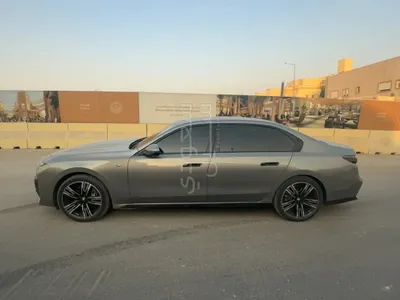 2025 بي ام دبليو الفئة السابعة 735 إل أي