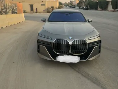 2025 بي ام دبليو الفئة السابعة 735 إل أي