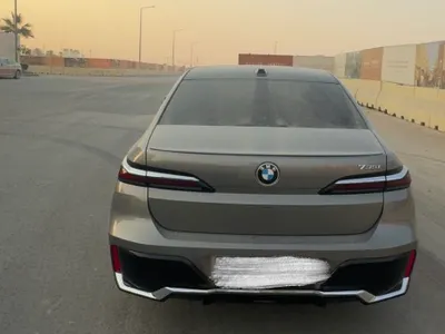 2025 بي ام دبليو الفئة السابعة 735 إل أي