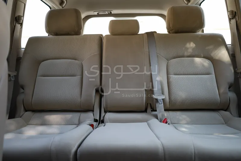 2012 تويوتا لاند كروزر جي اكس ار