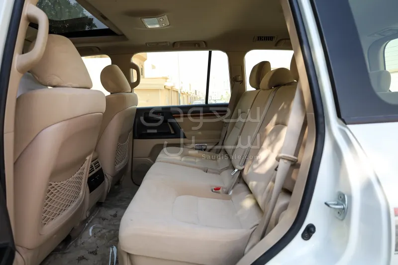 2012 تويوتا لاند كروزر جي اكس ار