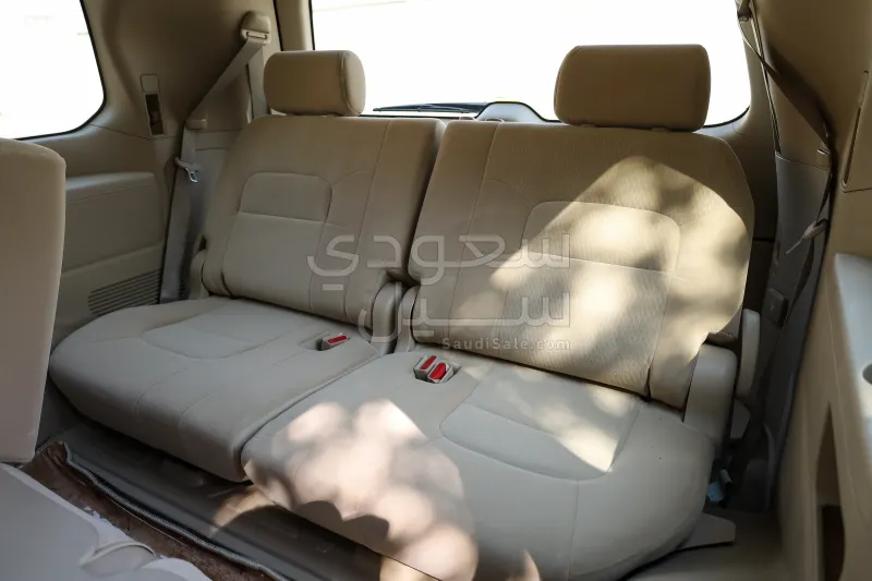 2012 تويوتا لاند كروزر جي اكس ار