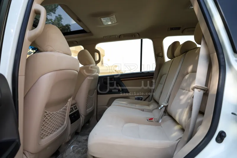 2012 تويوتا لاند كروزر جي اكس ار