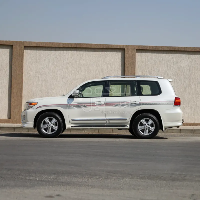 2012 تويوتا لاند كروزر جي اكس ار