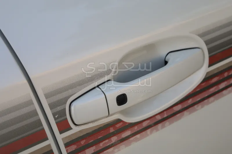 2012 تويوتا لاند كروزر جي اكس ار