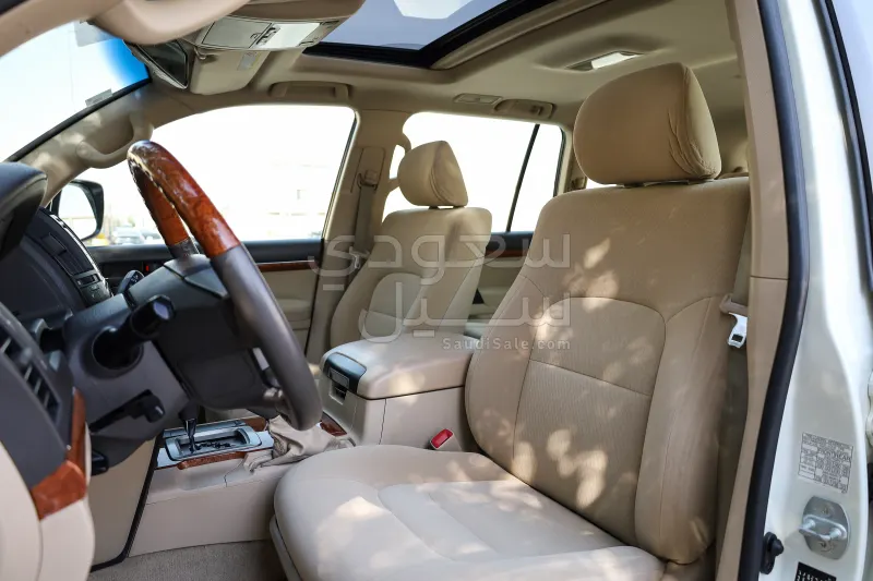 2012 تويوتا لاند كروزر جي اكس ار