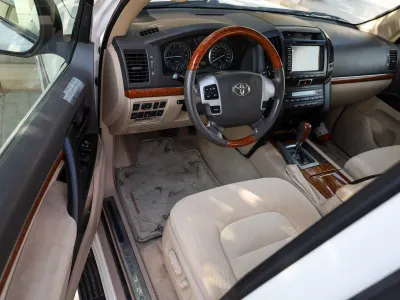 2012 تويوتا لاند كروزر جي اكس ار