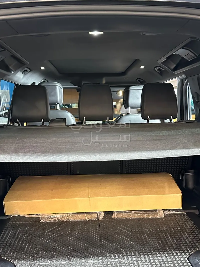 2024 لاند روفر ديفيندر اكس داينمك