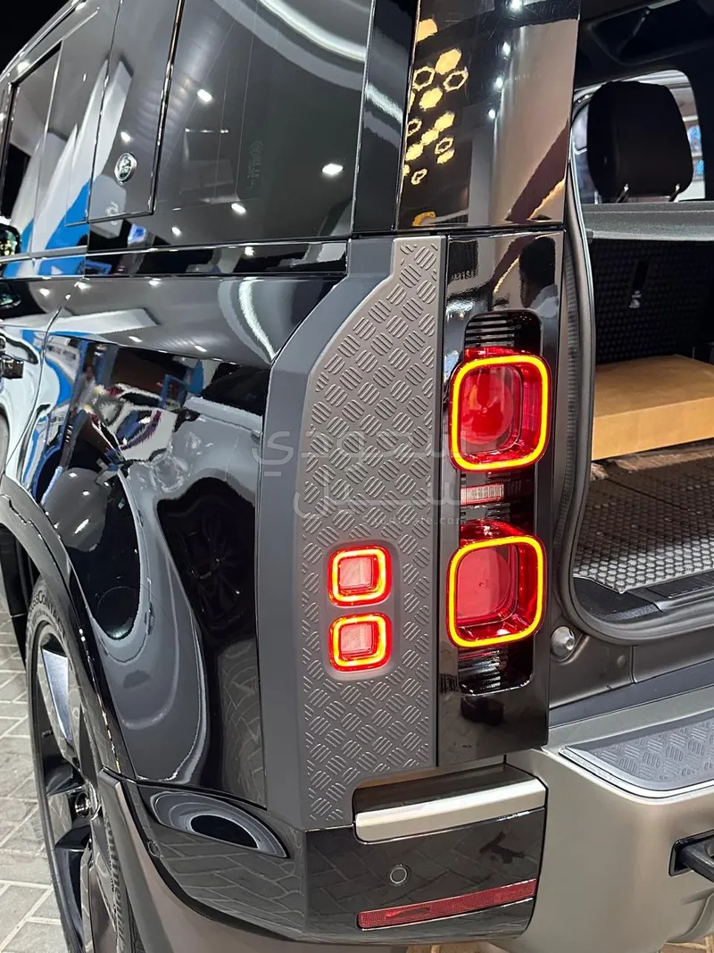 2024 لاند روفر ديفيندر اكس داينمك