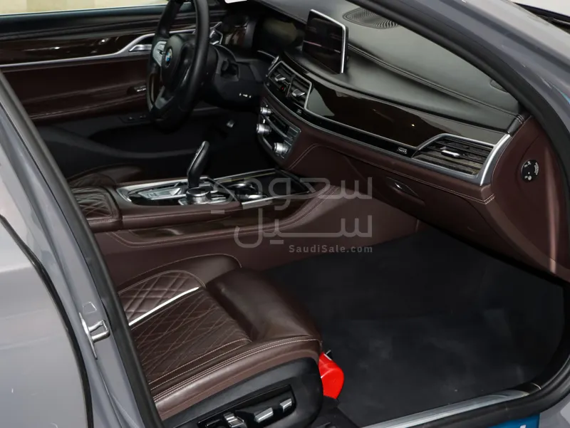 2020 بي ام دبليو الفئة السابعة 740 إل أي