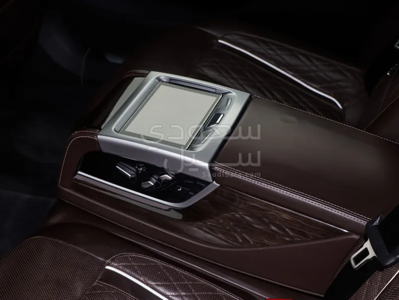 2020 بي ام دبليو الفئة السابعة 740 إل أي