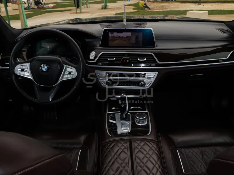 2020 بي ام دبليو الفئة السابعة 740 إل أي