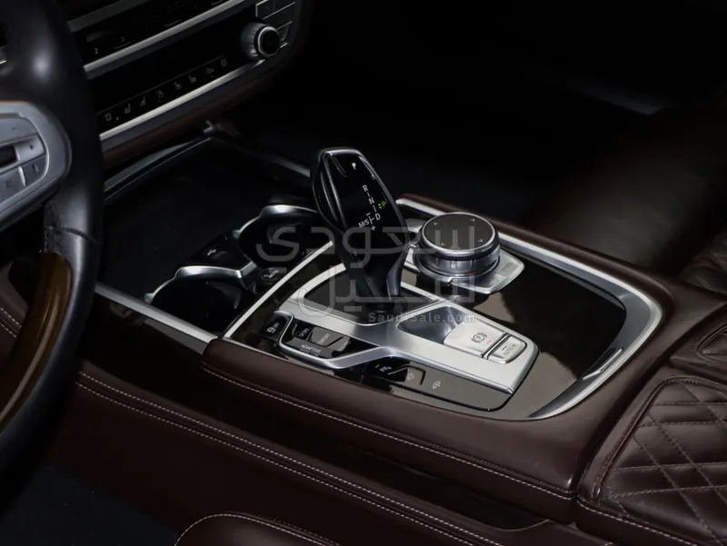 2020 بي ام دبليو الفئة السابعة 740 إل أي