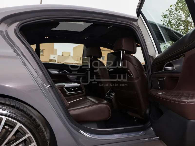 2020 بي ام دبليو الفئة السابعة 740 إل أي