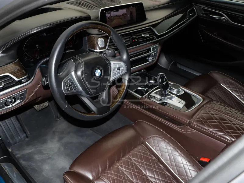 2020 بي ام دبليو الفئة السابعة 740 إل أي