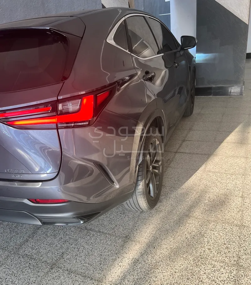 2022 لكزس إن إكس 350