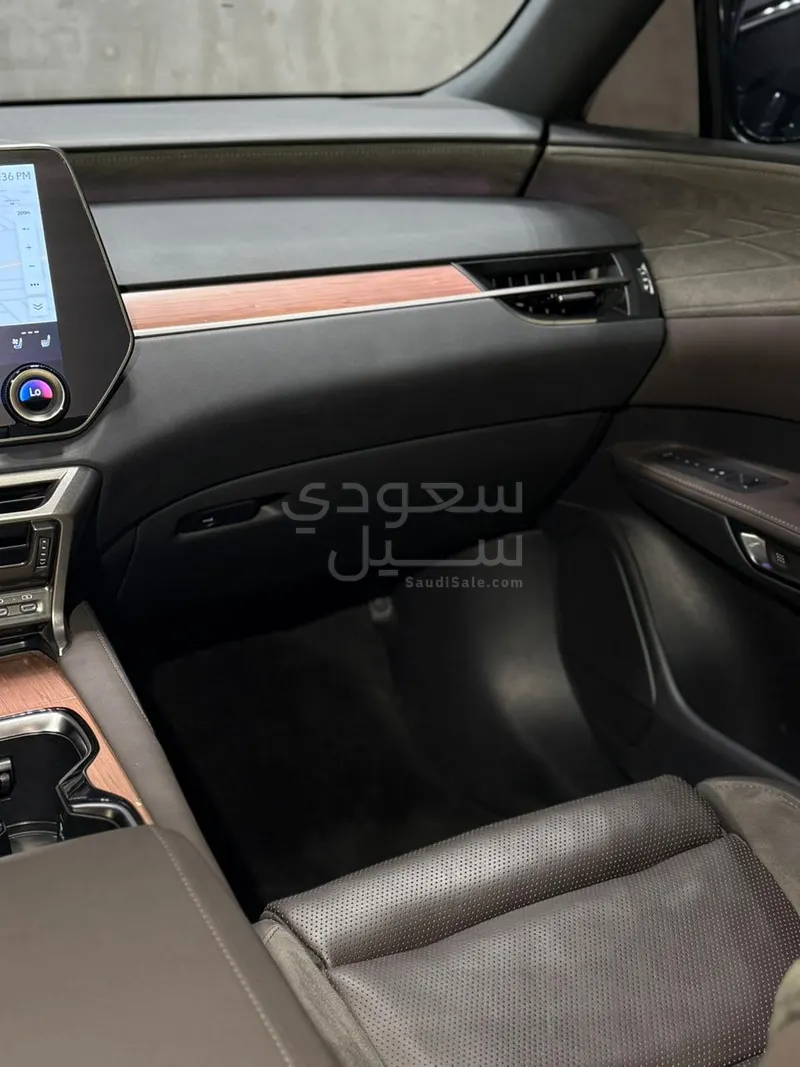 2024 لكزس أر إكس 350