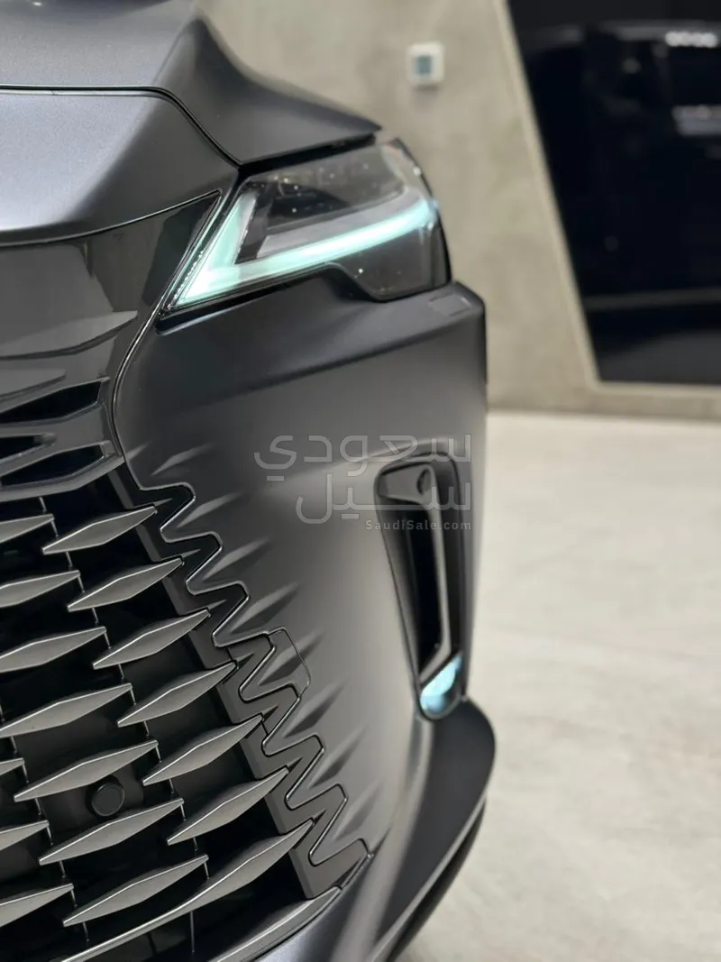 2024 لكزس أر إكس 350