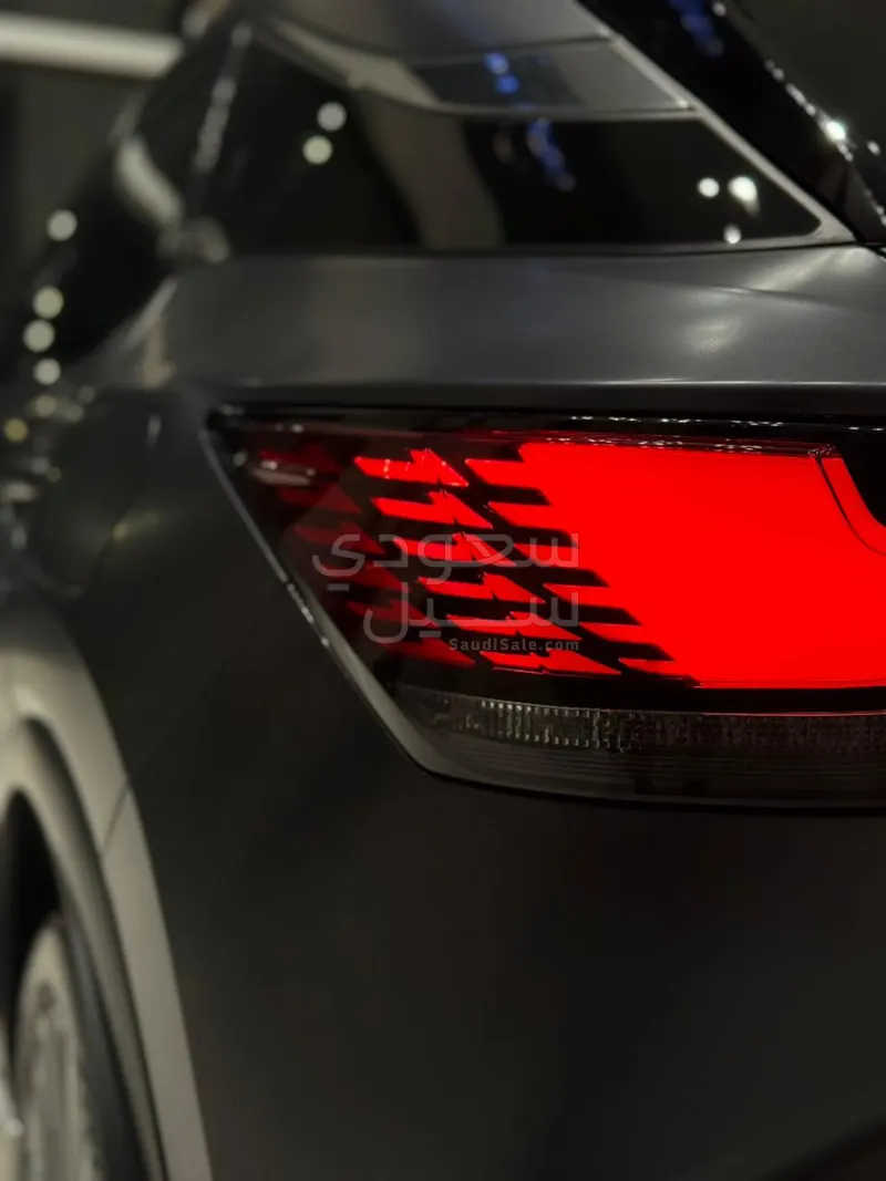 2024 لكزس أر إكس 350