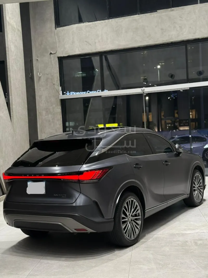 2024 لكزس أر إكس 350