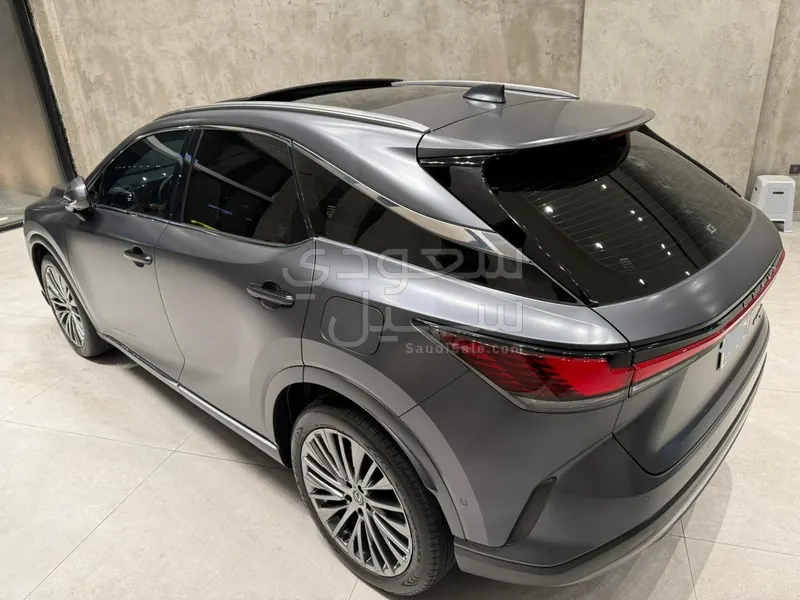 2024 لكزس أر إكس 350