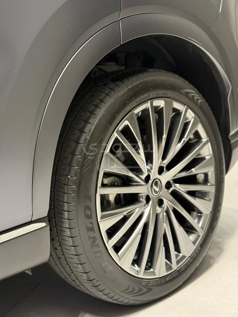 2024 لكزس أر إكس 350