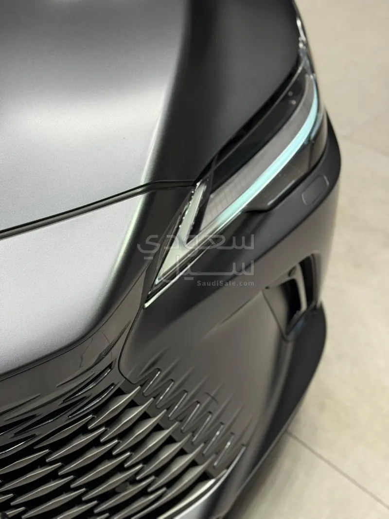 2024 لكزس أر إكس 350