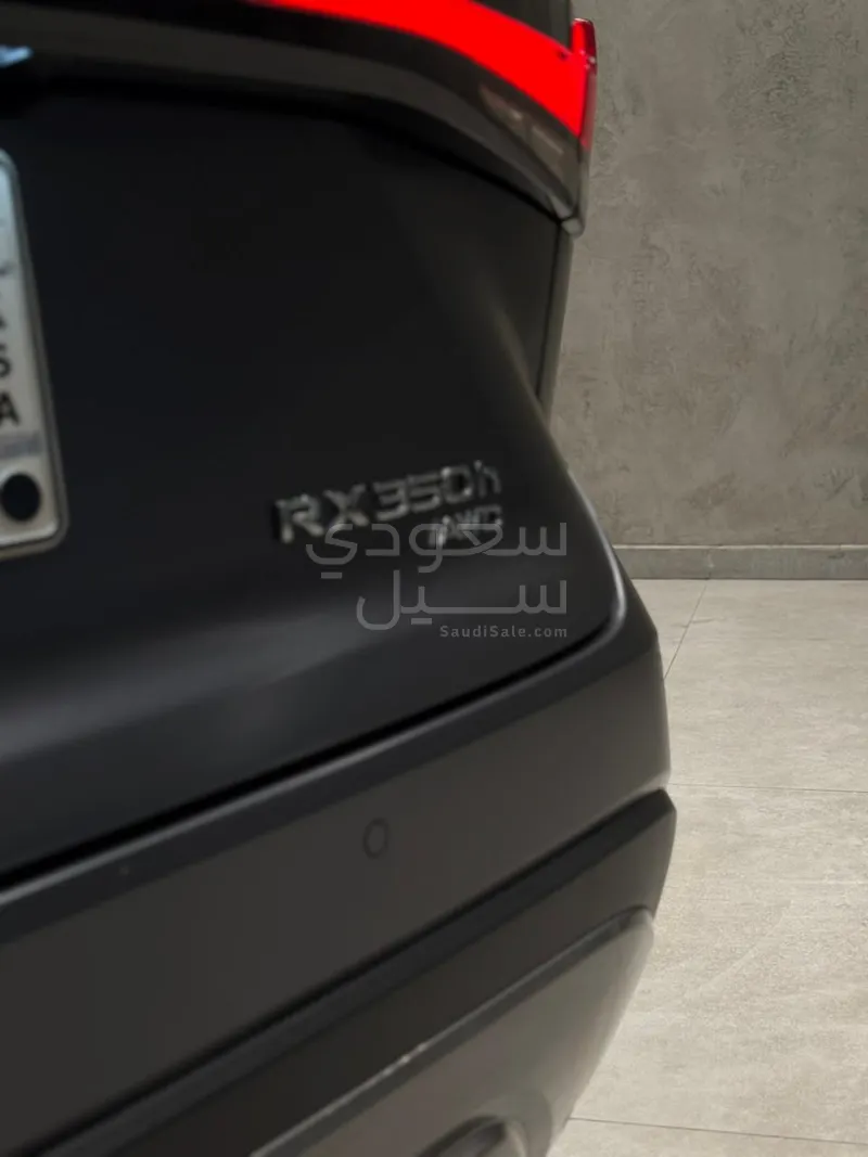 2024 لكزس أر إكس 350