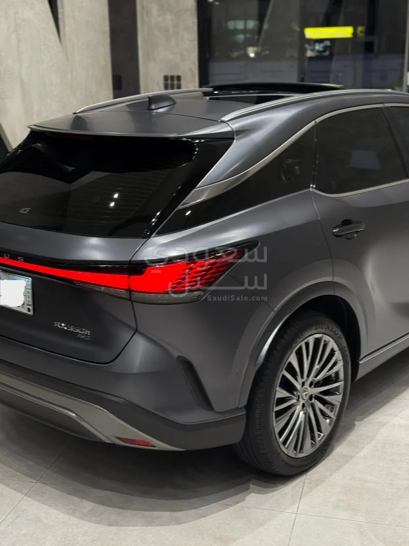 2024 لكزس أر إكس 350