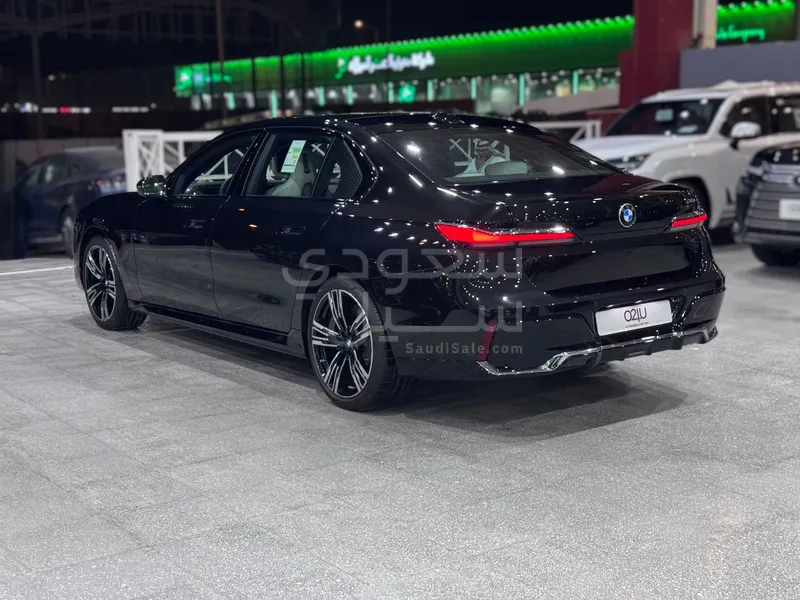 2026 بي ام دبليو الفئة السابعة 735أي