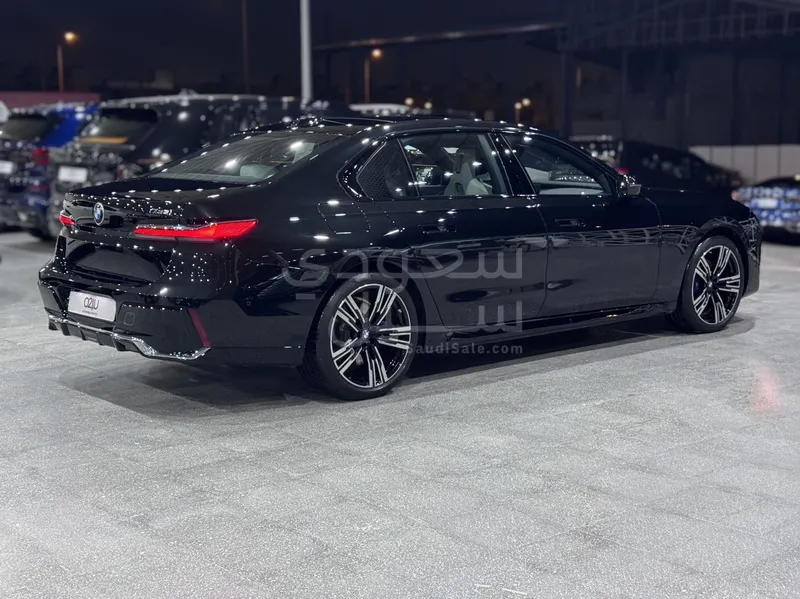 2026 بي ام دبليو الفئة السابعة 735أي