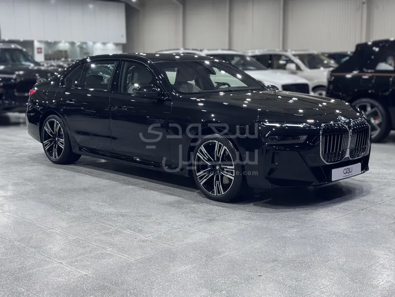 2026 بي ام دبليو الفئة السابعة 735أي