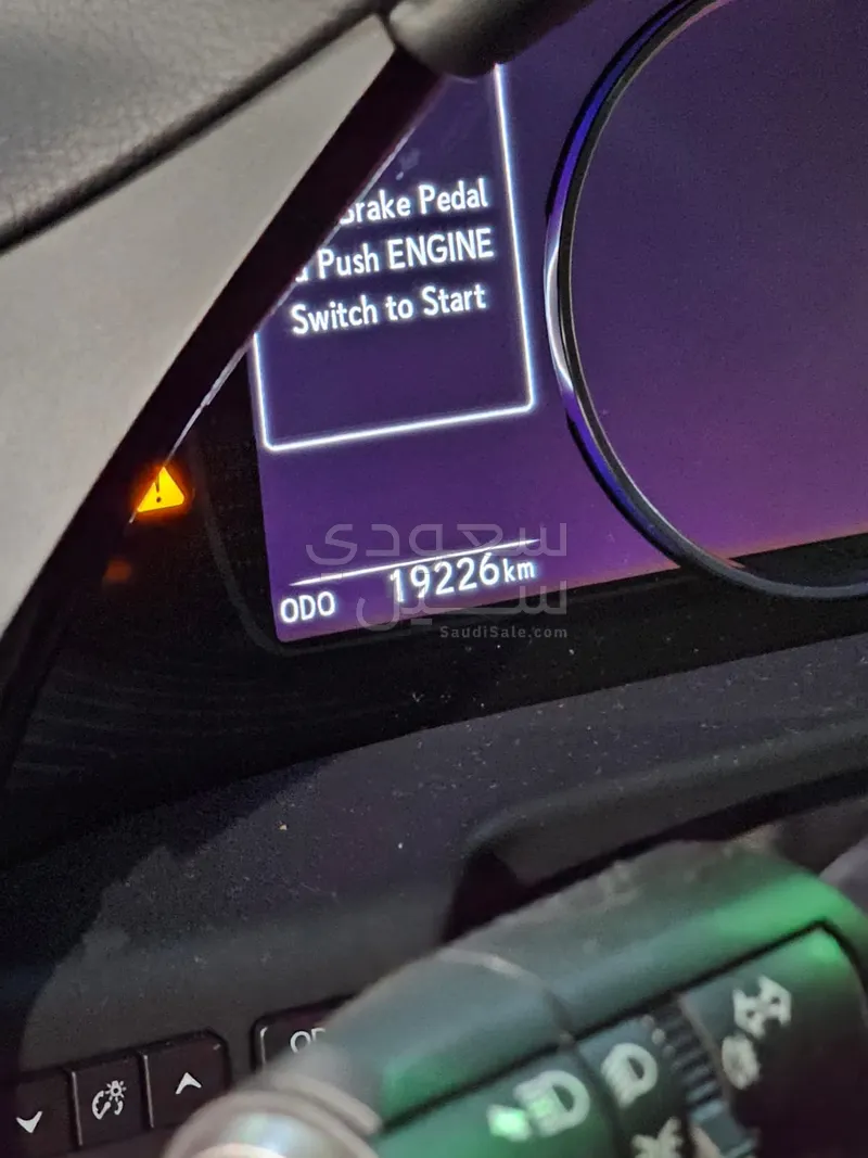 2023 لكزس إي إس 350