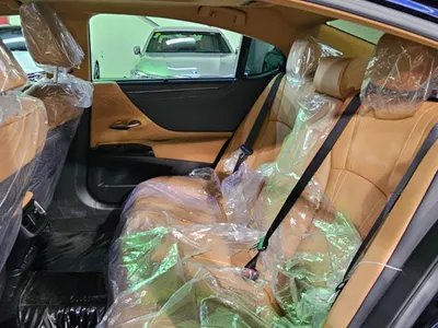 2023 لكزس إي إس 350