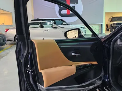 2023 لكزس إي إس 350