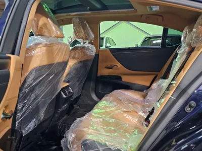 2023 لكزس إي إس 350