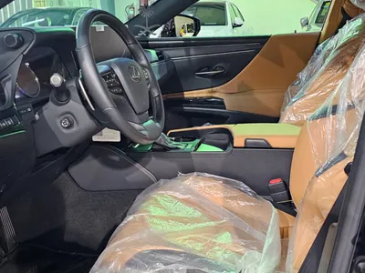 2023 لكزس إي إس 350