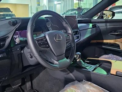 2023 لكزس إي إس 350