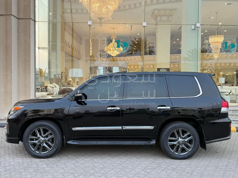 2013 لكزس إل إكس 570