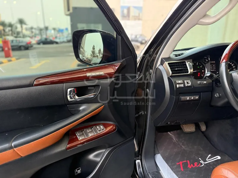 2013 لكزس إل إكس 570