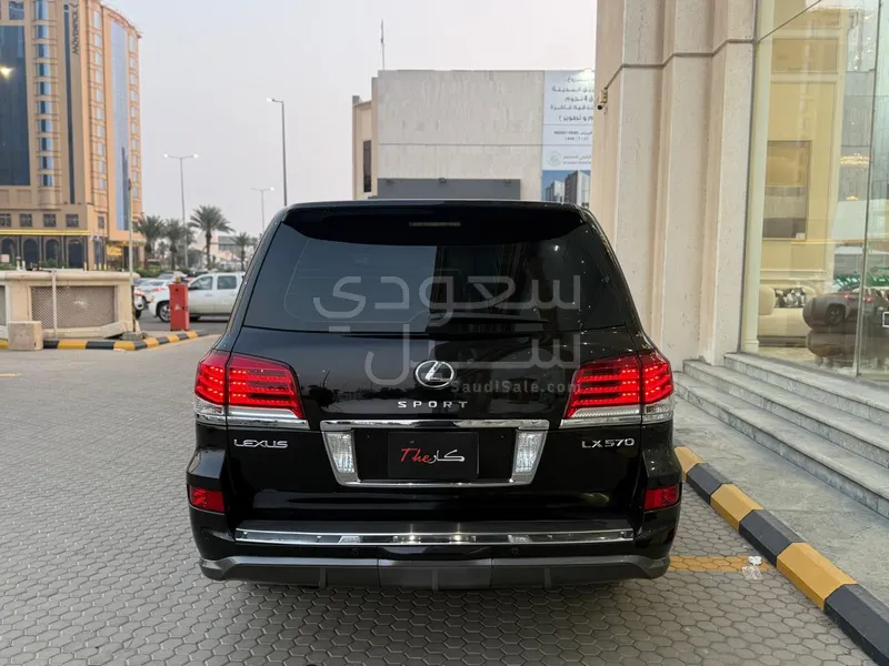 2013 لكزس إل إكس 570